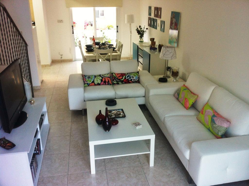 Estia Luxury Maisonette Paphos Rum bild